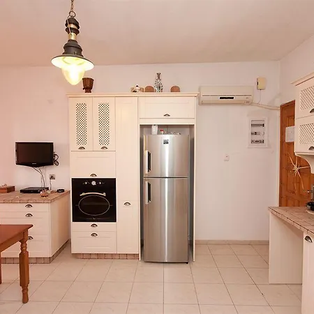 Lefkes Aparthotel 4*